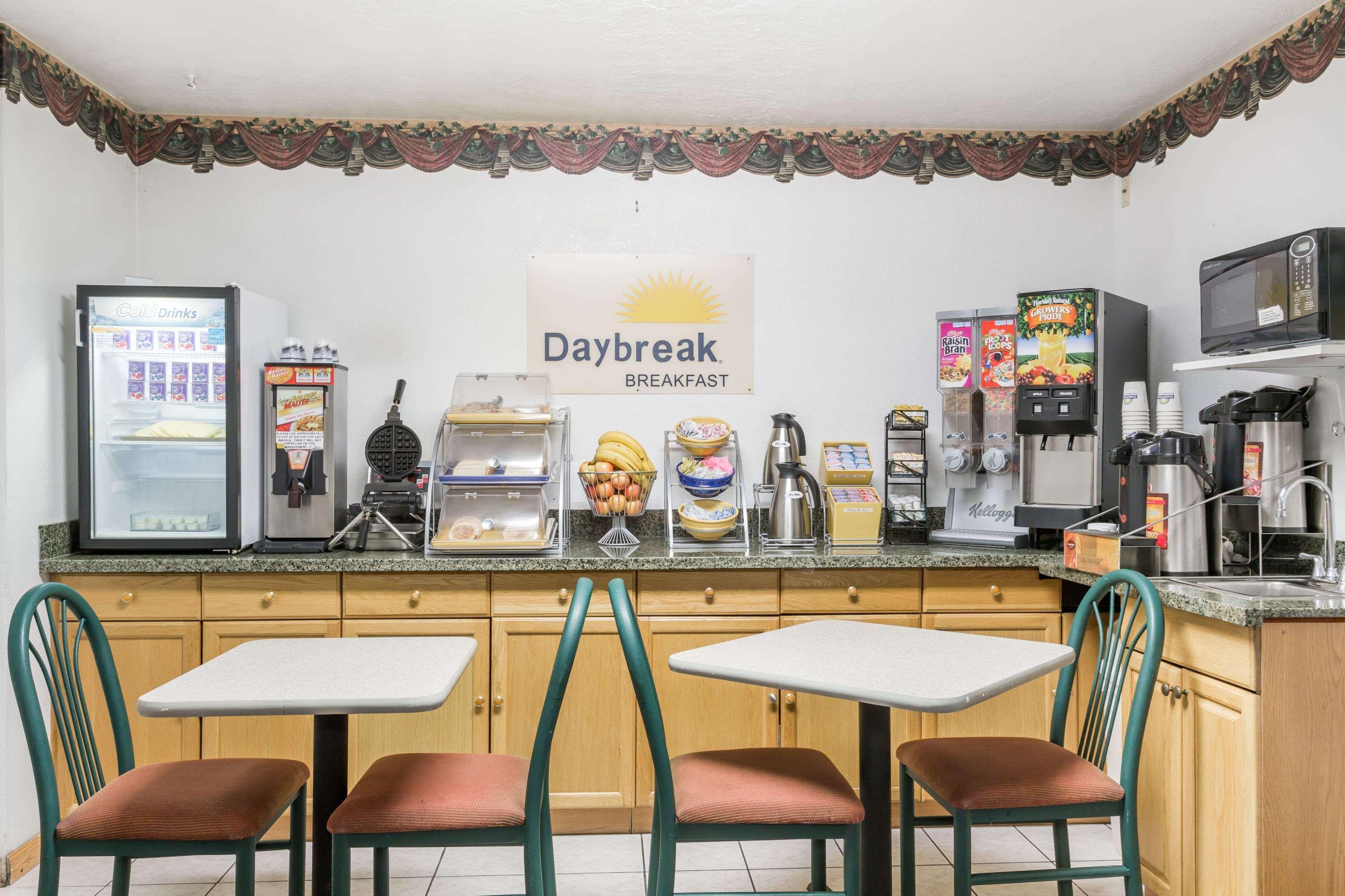 Days Inn By Wyndham Evanston Wy Exterior photo